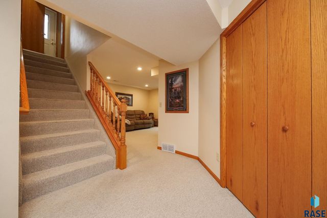 48224 266th St, Brandon, SD 57005
