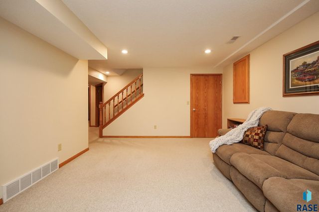 48224 266th St, Brandon, SD 57005