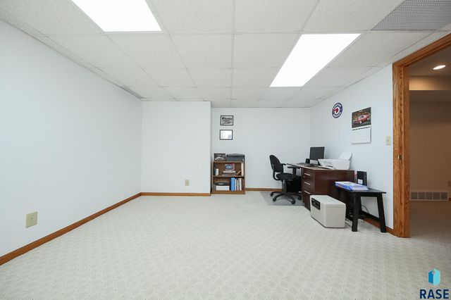 48224 266th St, Brandon, SD 57005