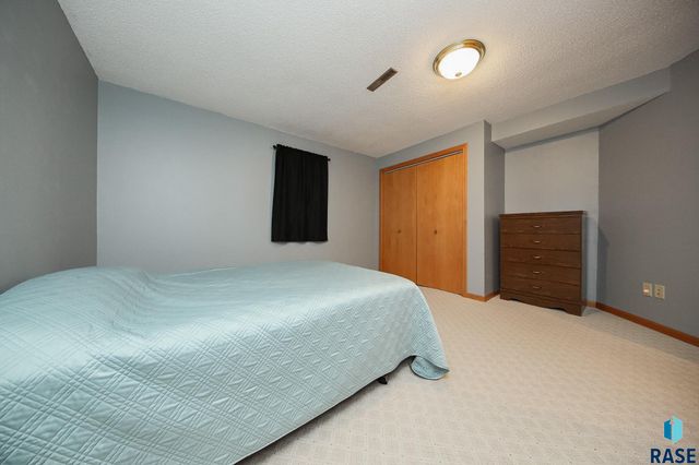 48224 266th St, Brandon, SD 57005