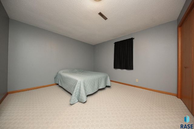 48224 266th St, Brandon, SD 57005