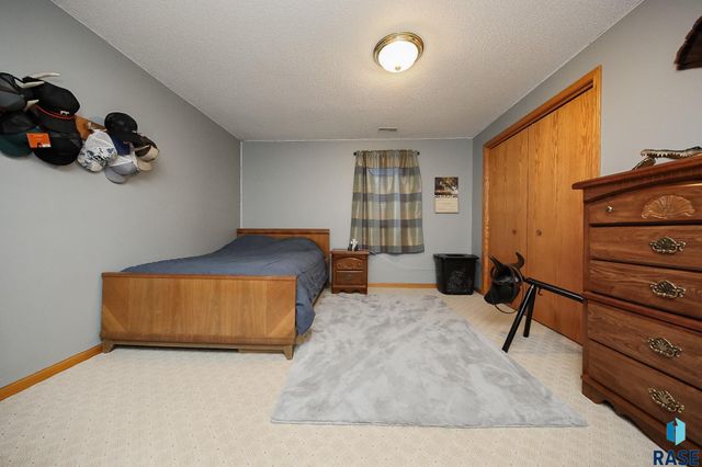 48224 266th St, Brandon, SD 57005