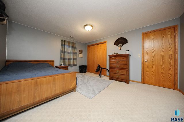 48224 266th St, Brandon, SD 57005