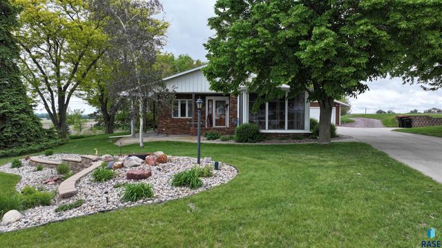 48224 266th St, Brandon, SD 57005