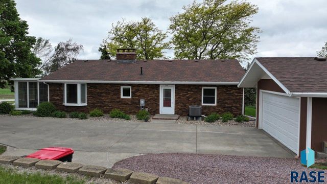 48224 266th St, Brandon, SD 57005