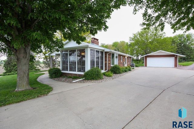 48224 266th St, Brandon, SD 57005