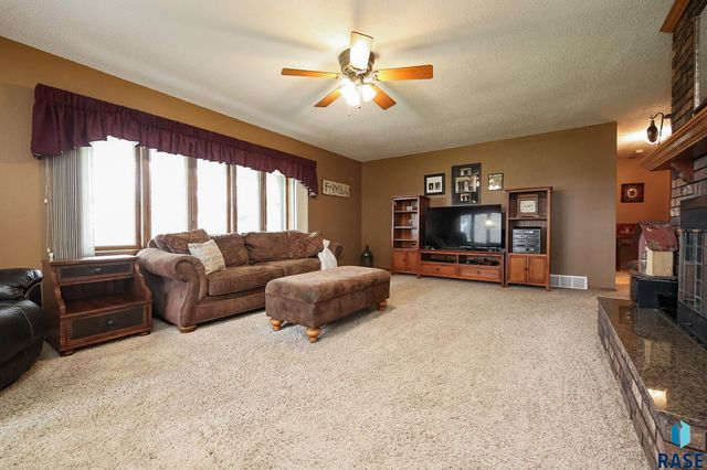 48224 266th St, Brandon, SD 57005