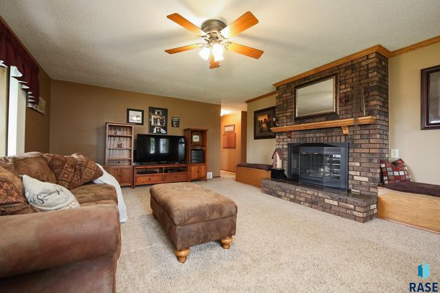 48224 266th St, Brandon, SD 57005