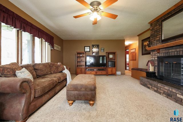 48224 266th St, Brandon, SD 57005