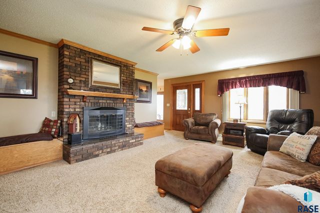 48224 266th St, Brandon, SD 57005
