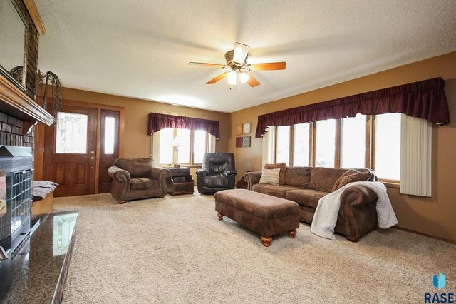 48224 266th St, Brandon, SD 57005