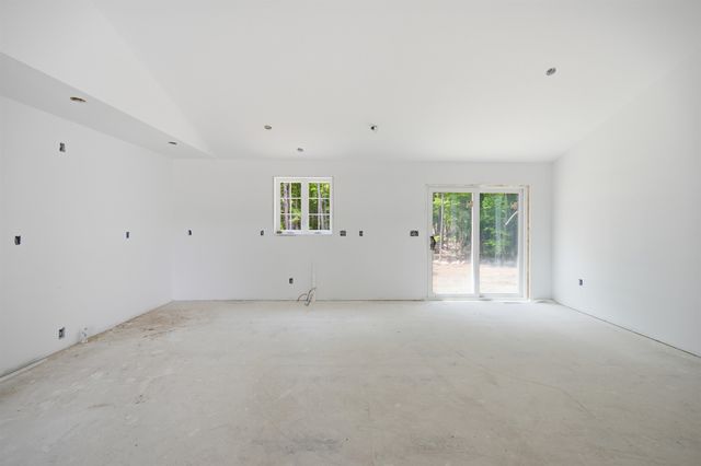19 Bald Hill Road, Raymond, NH 03077