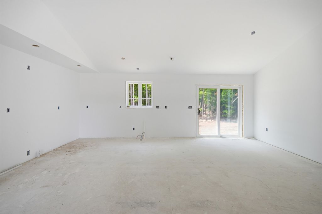 Image 17 of property listing at 19 Bald Hill Road, Raymond, NH 03077