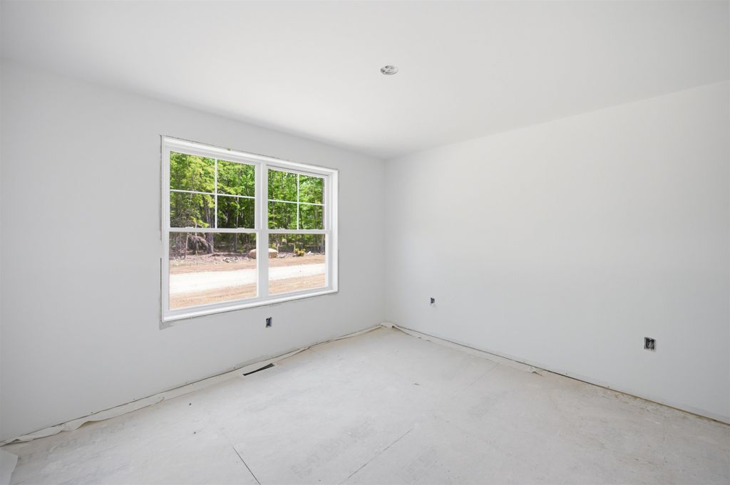 Image 7 of property listing at 19 Bald Hill Road, Raymond, NH 03077