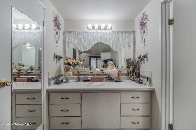 16155 N Mountain View Rd, Rathdrum, ID 83858