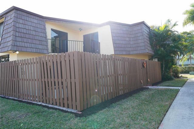 42 SPRINGDALE CIRCLE, Palm Springs, FL 33461