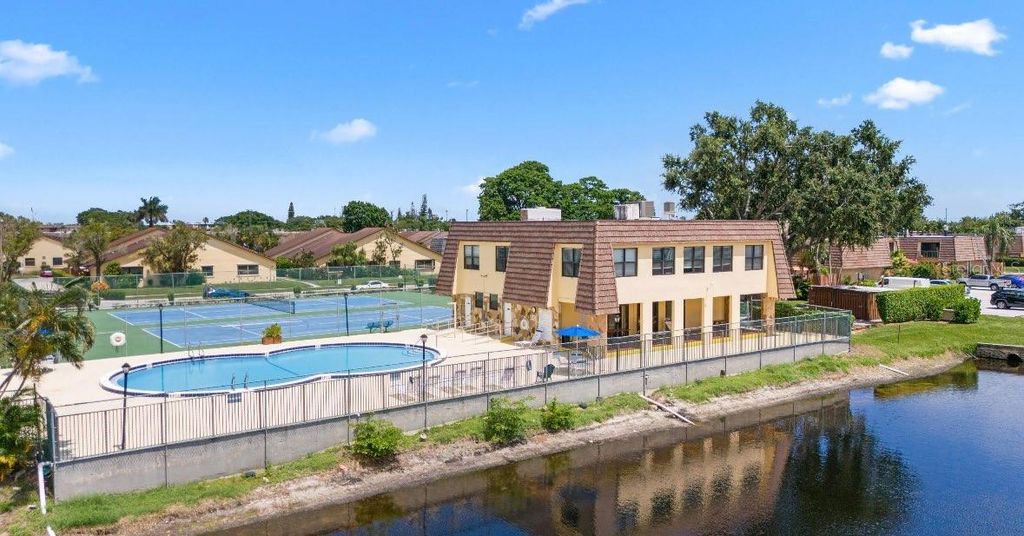 42 SPRINGDALE CIRCLE, Palm Springs, FL 33461