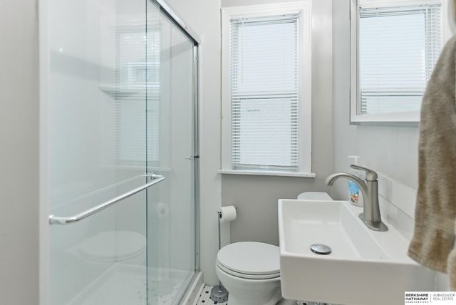 1705 S 54th Street, Omaha, NE 68106