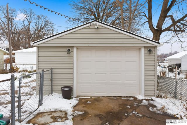 1705 S 54th Street, Omaha, NE 68106