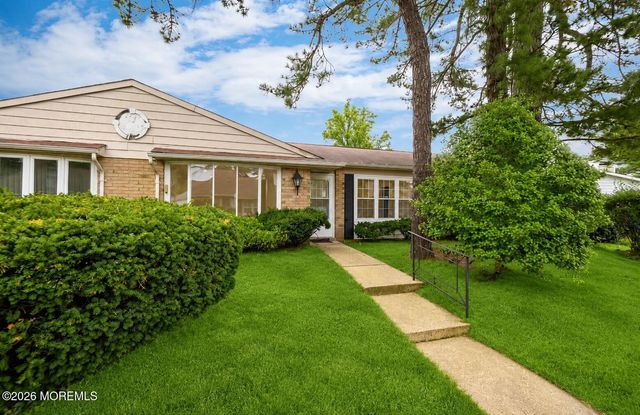37 Cambridge Circle B, Manchester, NJ 08759