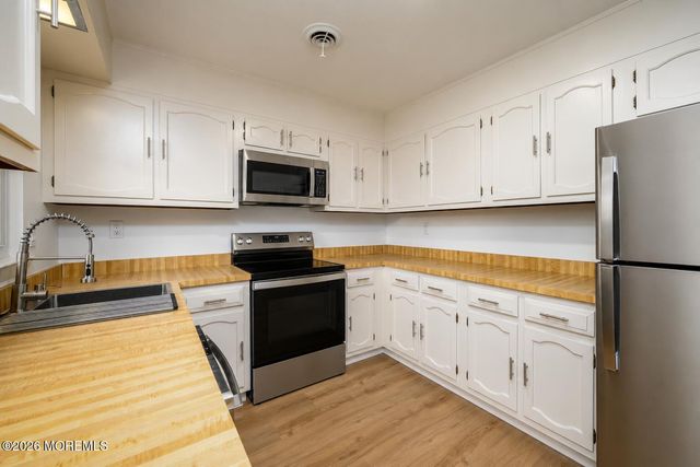 37 Cambridge Circle B, Manchester, NJ 08759