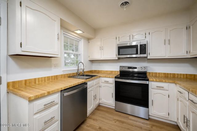 37 Cambridge Circle B, Manchester, NJ 08759