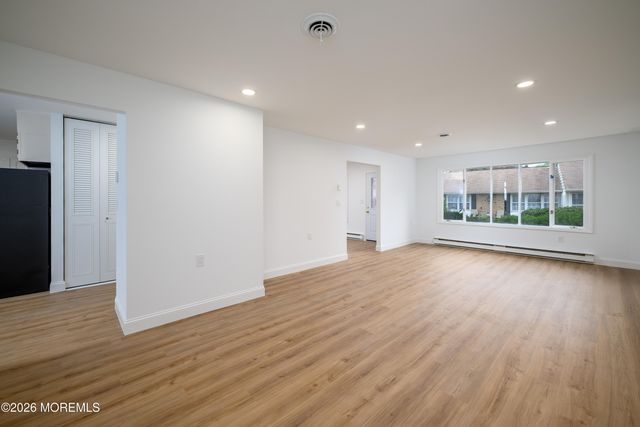 37 Cambridge Circle B, Manchester, NJ 08759