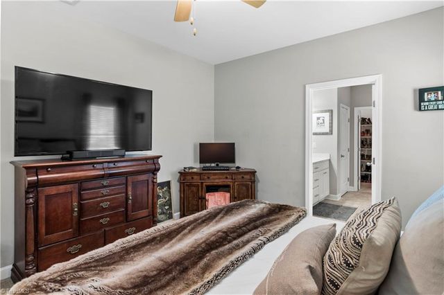 211 Hawks Nest Circle, Clemmons, NC 27012