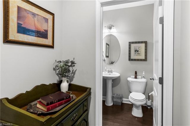 211 Hawks Nest Circle, Clemmons, NC 27012