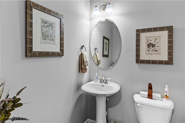 211 Hawks Nest Circle, Clemmons, NC 27012