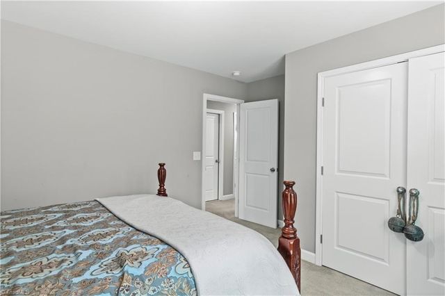 211 Hawks Nest Circle, Clemmons, NC 27012