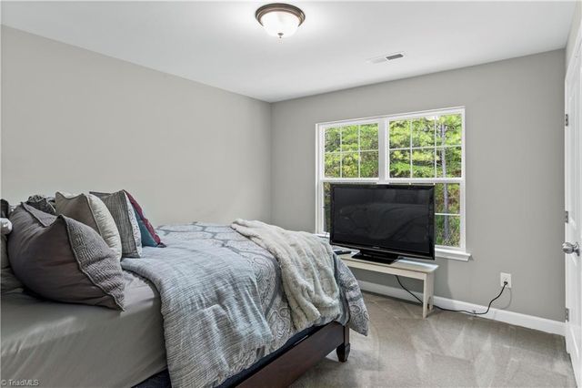 211 Hawks Nest Circle, Clemmons, NC 27012