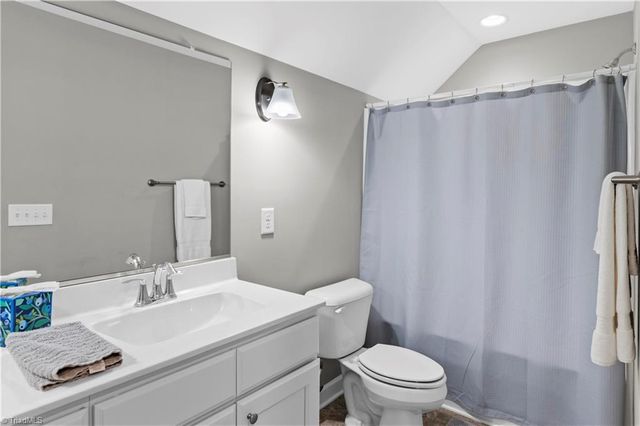 211 Hawks Nest Circle, Clemmons, NC 27012
