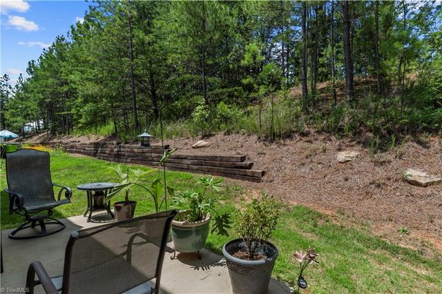 211 Hawks Nest Circle, Clemmons, NC 27012