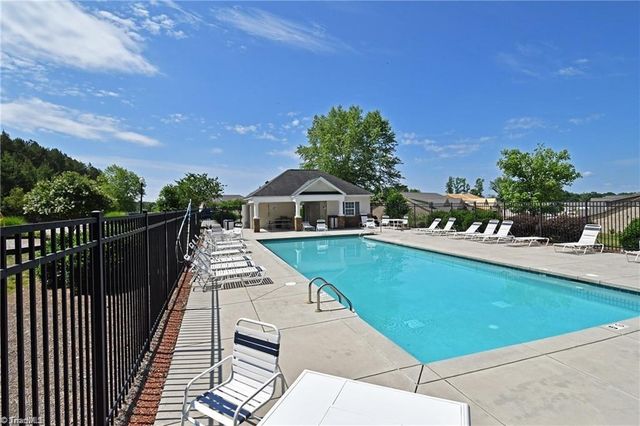 211 Hawks Nest Circle, Clemmons, NC 27012