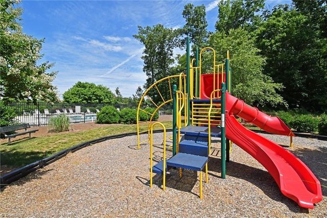 211 Hawks Nest Circle, Clemmons, NC 27012