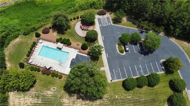 211 Hawks Nest Circle, Clemmons, NC 27012