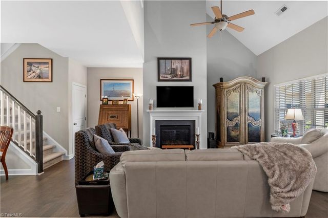 211 Hawks Nest Circle, Clemmons, NC 27012