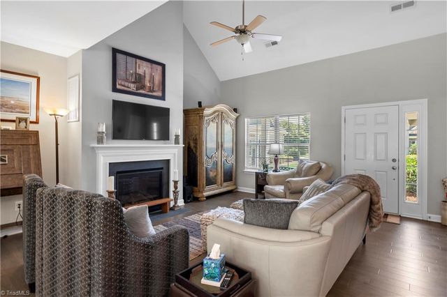 211 Hawks Nest Circle, Clemmons, NC 27012