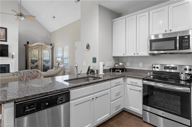 211 Hawks Nest Circle, Clemmons, NC 27012