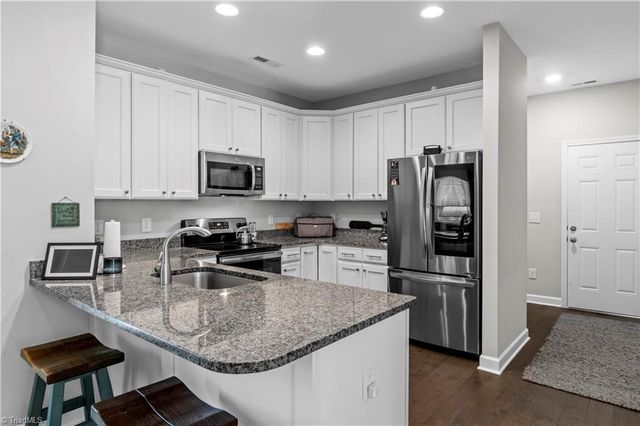 211 Hawks Nest Circle, Clemmons, NC 27012