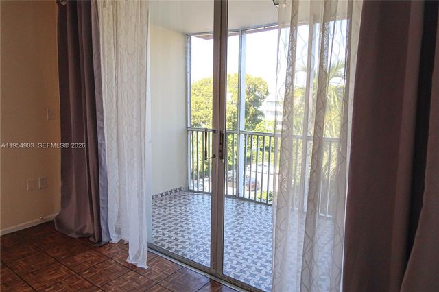 1690 NE 191st St 416-1, Miami, FL 33179