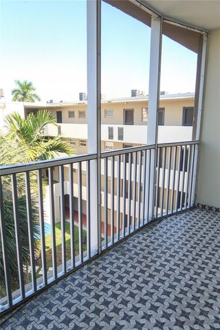 1690 NE 191st St 416-1, Miami, FL 33179