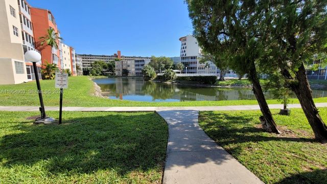 1690 NE 191st St 416-1, Miami, FL 33179