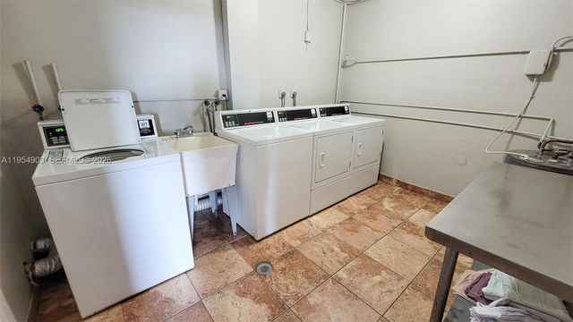 1690 NE 191st St 416-1, Miami, FL 33179