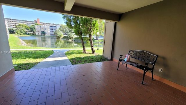 1690 NE 191st St 416-1, Miami, FL 33179