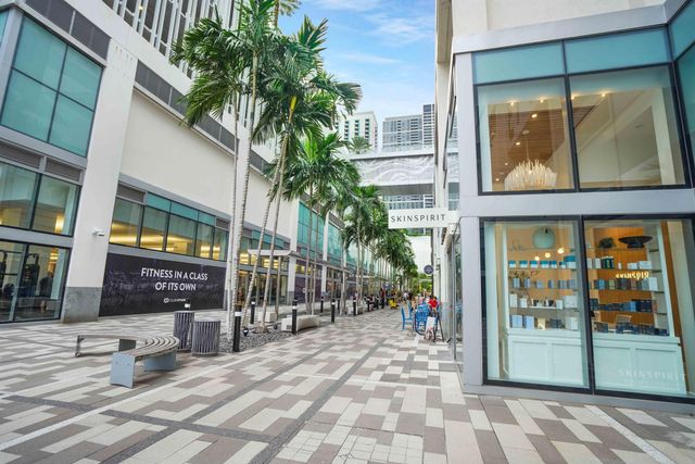 851 NE 1st Avenue 812, Miami, FL 33132