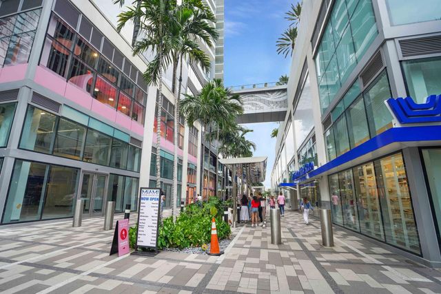 851 NE 1st Avenue 812, Miami, FL 33132