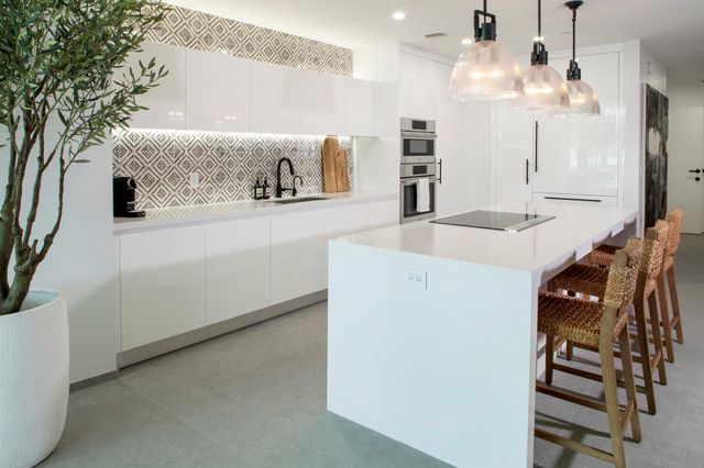 851 NE 1st Avenue 812, Miami, FL 33132