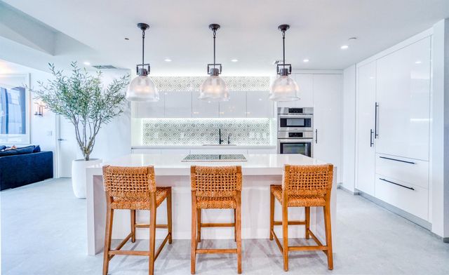 851 NE 1st Avenue 812, Miami, FL 33132